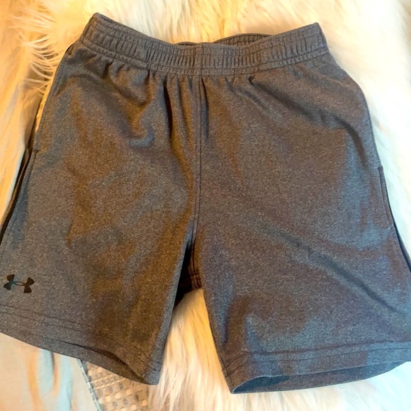 Under Armour Other - NWOT under armour grey & black shorts w pockets. Size 4 boys. *1